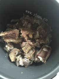 特色香菇榴莲煲排骨做法图解1)