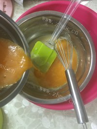 自制炼乳棉花蛋糕做法图解5)