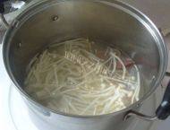 家常菜金针菇豆腐汤做法图解5)