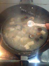 自制香菇豆腐鲫鱼汤做法图解8)