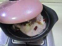 美味可口的肚片木耳花生汤做法图解4)