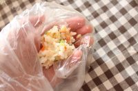 好吃的彩蔬虾仁饭团做法图解8)