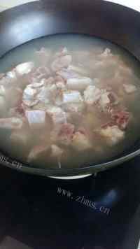 可口的牛肉炖土豆西红柿做法图解5)