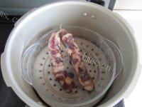 家常菜腊肠炒蒜苗做法图解1)