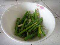 诱人的豆腐炒肉做法图解3)