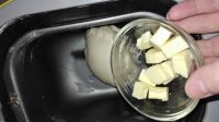 营养丰富的奶酥粒餐包做法图解3)