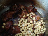 美味可口的猪蹄炖黄豆的做法图解十三