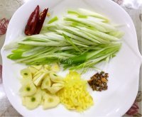 好吃的葱爆孜然羊脸肉做法图解3)