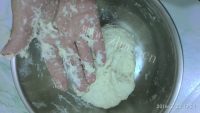 色泽鲜亮的肉松面包卷的做法图解二