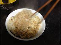 易做的葱油拌面做法图解13)