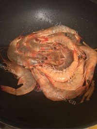 回味无穷的油焖大虾做法图解3)