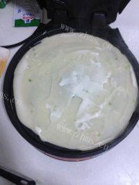 自己做的葱香煎饼做法图解4)