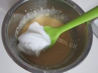 自制波点蛋糕卷做法图解6)