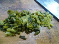 酸菜炒蚕豆做法图解4)