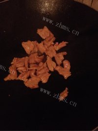 油而不腻的莴笋炒肉片做法图解2)
