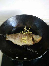 美味的豆腐鲫鱼汤做法图解5)