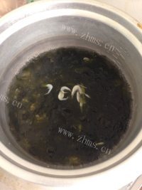 美味的虾皮紫菜蛋花汤做法图解5)