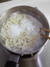 色香味俱全的重庆小面做法图解9)