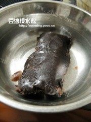 美味的豆沙枧水粽做法图解4)