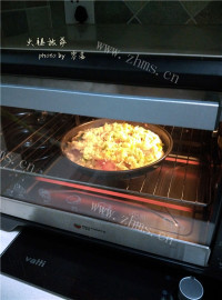 自制火腿披萨做法图解8)