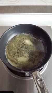 自制蔓越莓牛轧糖做法图解2)