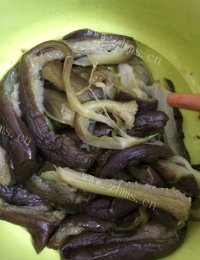 超好吃的手撕茄子做法图解2)