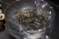 美味的葱爆小江虾做法图解1)