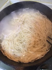 美味的海鲜炒面做法图解2)
