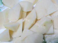 「美味可口」土豆炖豆角做法图解2)