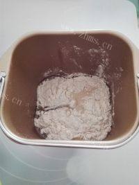 美味的豆沙小餐包做法图解2)