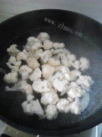 家常菜西红柿炒花菜做法图解3)