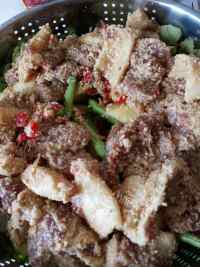 诱人的粉蒸肉做法图解4)