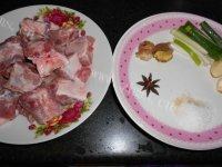 家常菜葱烧排骨做法图解1)