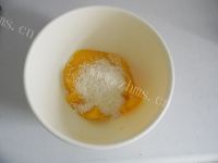 不错的椰香奶黄馅冰皮月饼做法图解15)