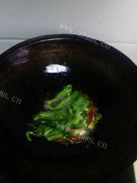 家常菜芹菜炒肉做法图解3)