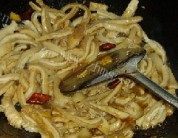 家常菜牛肚炒蒜苗做法图解4)