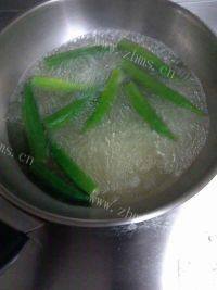 老爸做的秋葵炒肉做法图解2)