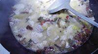 口感丰富的香辣酸菜肉片做法图解11)