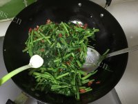 香飘十里的清炒空心菜做法图解8)