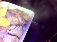 美味的龙骨花胶汤做法图解6)