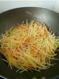 胡萝卜土豆丝做法图解5)