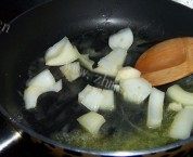 美味的番茄培根意面做法图解7)