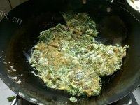 味道不错的香椿煎蛋做法图解6)