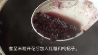 自制黑米粥做法图解6)