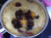 美味的啤酒香卤蛋做法图解8)