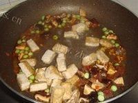 家常菜虾仁烧豆腐做法图解18)