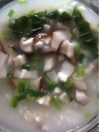 早餐菠菜香菇瘦肉粥做法图解15)