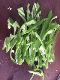 色香味俱全的青椒肉丝做法图解2)