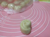 葡萄拼果酱面包卷做法图解10)