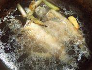 「绿色食物」鲫鱼豆腐汤做法图解3)